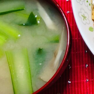 舞茸からの出汁で美味しい★小松菜と舞茸のお味噌汁